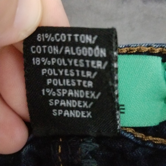 CALI | Ultra High Rise dark wash jean shorts - Picture 2 of 8